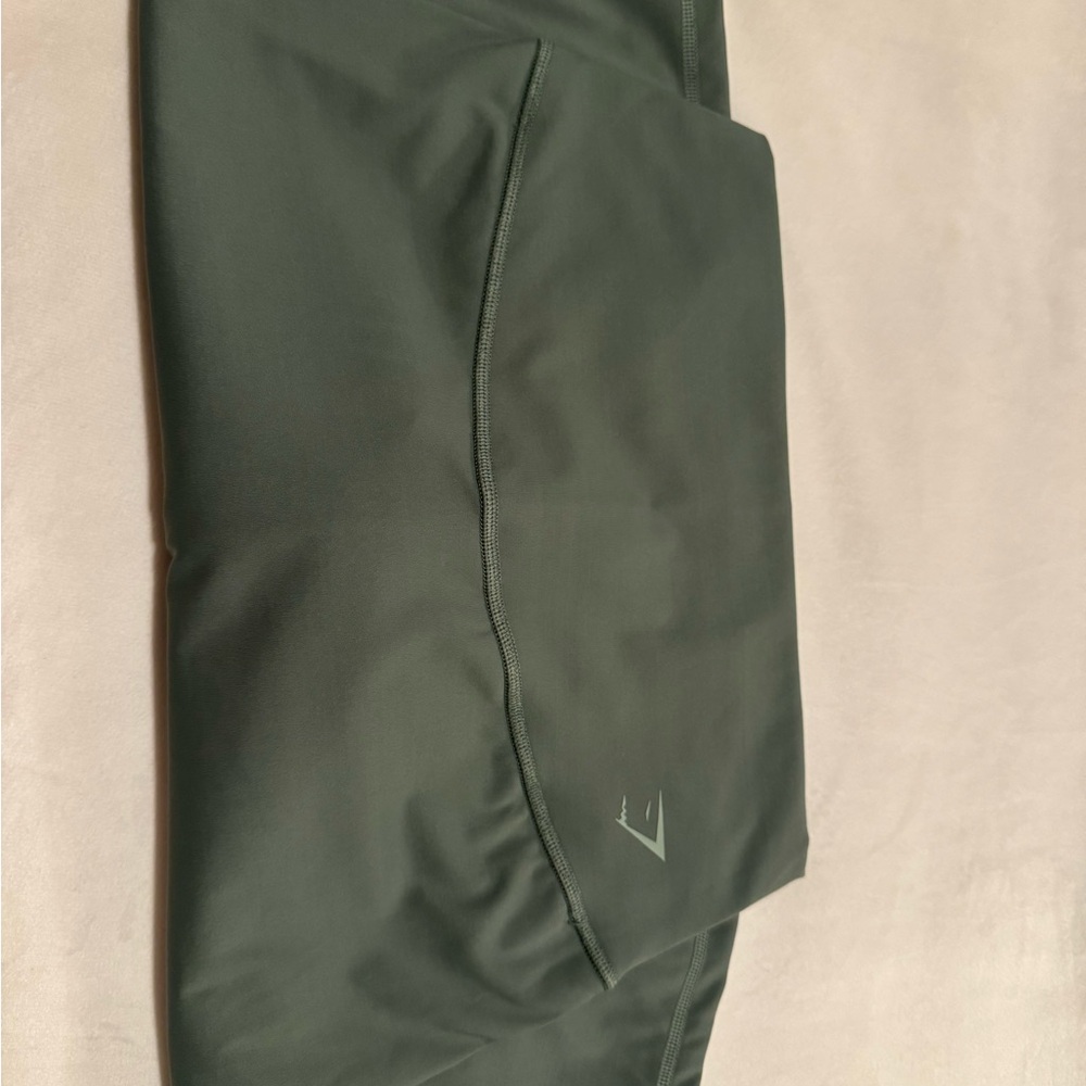 Gymshark Olive Bike Shorts for Women NEW Medium - Picture 8 of 8